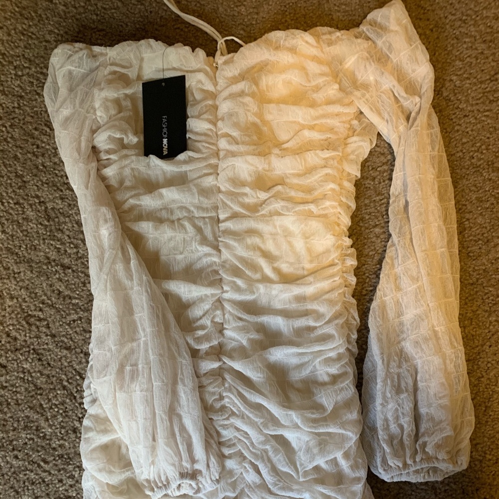 Ruffled dress (tags still on!)
